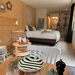 Pensión Quinze Et Wellness De Luxe 4*
