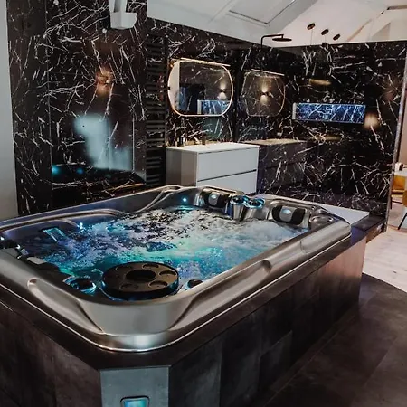 Quinze Et Wellness De Luxe Πανσιόν