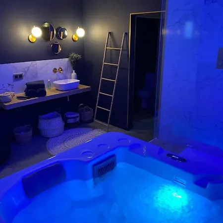 Quinze Et Wellness De Luxe ゲストハウス 4*