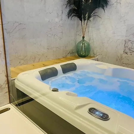 Quinze Et Wellness De Luxe ゲストハウス 4*