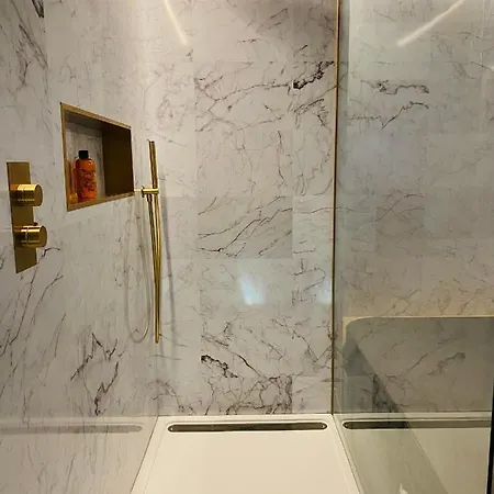 Quinze Et Wellness De Luxe בית הארחה 4*