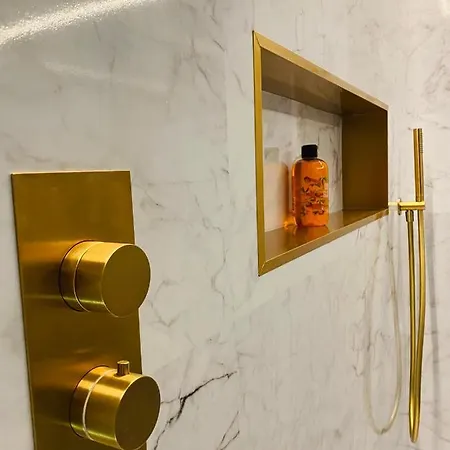 בית הארחה Quinze Et Wellness De Luxe 4*